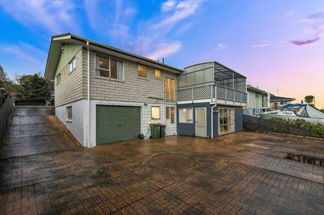 Photo of property in 25 Donovan Avenue, Massey, Auckland, 0614