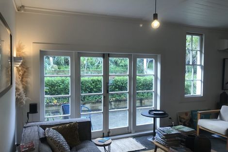 Photo of property in 35 Shakespeare Road, Bluff Hill, Napier, 4110