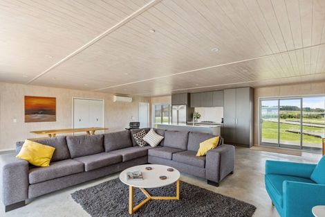 Photo of property in 18 Rochdale Road, Riversdale Beach, Masterton, 5872