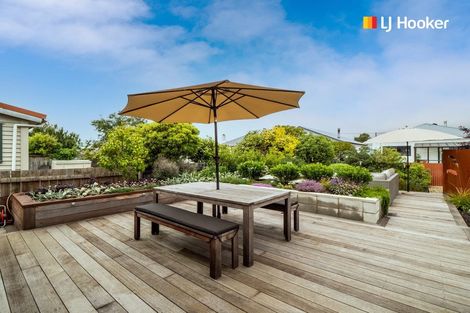 Photo of property in 16 West Avenue, Saint Clair, Dunedin, 9012