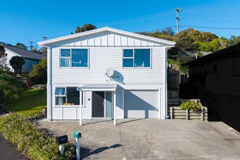Photo of property in 97 Glanmire Road, Newlands, Wellington, 6037