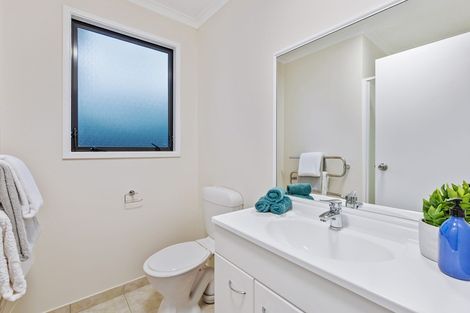 Photo of property in 4 Kippure Close, East Tamaki, Auckland, 2013