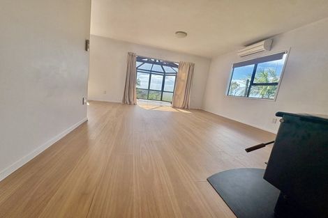 Photo of property in 957 East Coast Road, Torbay, Auckland, 0630