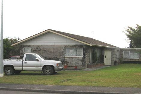 Photo of property in 37 Fitzherbert Avenue, West Harbour, Auckland, 0618