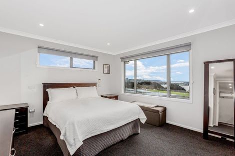 Photo of property in 7 Manapouri Lane, Aotea, Porirua, 5024
