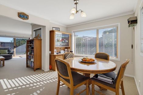 Photo of property in 2/18 Glengowan Place, Conifer Grove, Takanini, 2112
