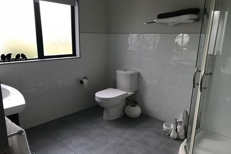 Photo of property in 47 Sunset Road, Totara Vale, Auckland, 0632