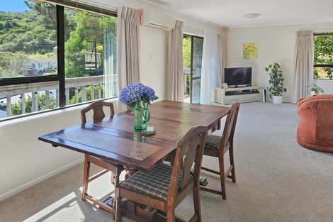 Photo of property in 42 Thatcher Crescent, Crofton Downs, Wellington, 6035