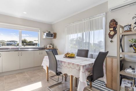 Photo of property in 4/8 Village Place, Tuakau, 2121