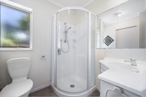 Photo of property in 8 Margaret Henry Crescent, Oteha, Auckland, 0632