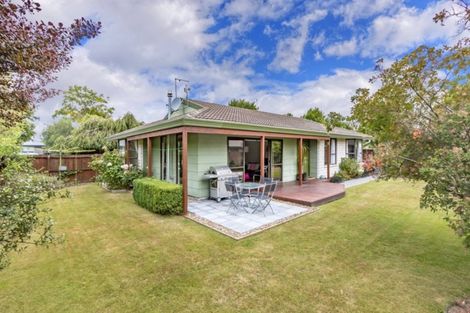 Photo of property in 5 Kruse Place, Redwood, Christchurch, 8051