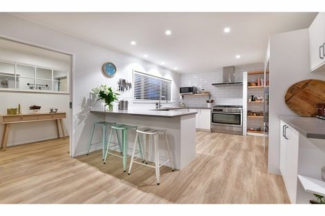 Photo of property in 168 Centreway Road, Orewa, 0931