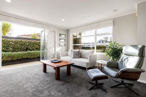Photo of property in 49 Clare Street, Cambridge, 3434