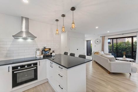 Photo of property in 63 Black Beech Crescent, Takanini, 2110