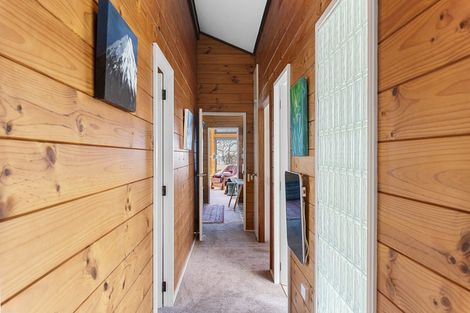 Photo of property in 10 Ridge Lane, New Plymouth, 4310