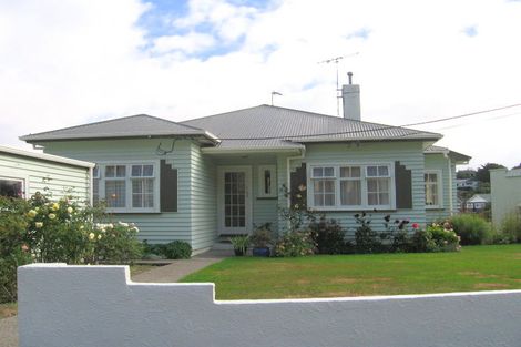 Photo of property in 12 Cavendish Square, Strathmore Park, Wellington, 6022