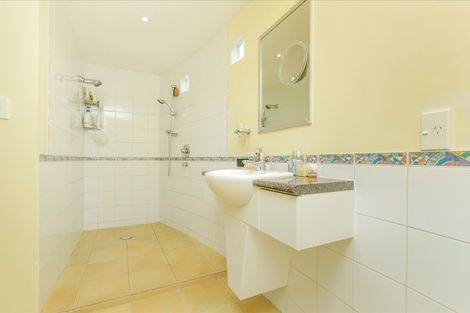 Photo of property in 123 Golf Road, Titirangi, Auckland, 0600