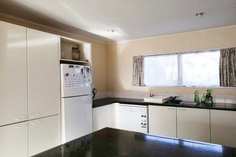 Photo of property in 6 Eske Place, Highland Park, Auckland, 2010