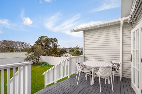 Photo of property in 18 William Bond Street, Stanley Point, Auckland, 0624