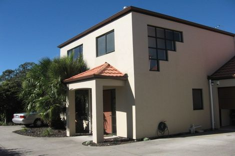 Photo of property in 8 Fiesta Drive, Half Moon Bay, Auckland, 2012