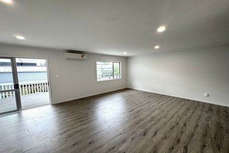 Photo of property in 48 Lauderdale Road, Birkdale, Auckland, 0626