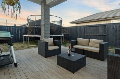 Photo of property in 18 Oka Street, Papamoa Beach, Papamoa, 3118