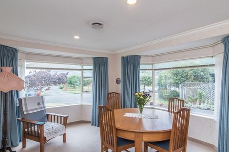 Photo of property in 22 Cranbrook Grove, Waikanae, 5036