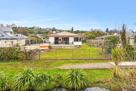 Photo of property in 10 Gemini Place, Kawaha Point, Rotorua, 3010