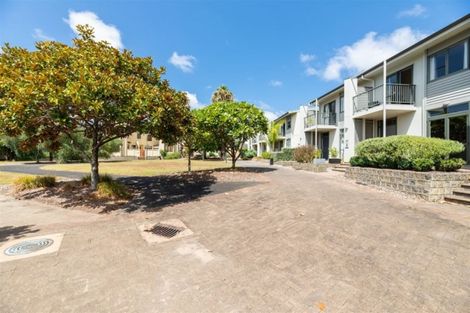 Photo of property in 68 Gunner Drive, Te Atatu Peninsula, Auckland, 0610