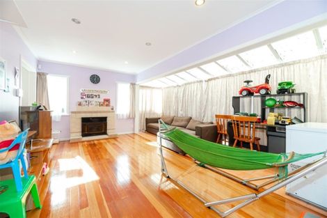 Photo of property in 9 Stephen Avenue, Henderson, Auckland, 0610