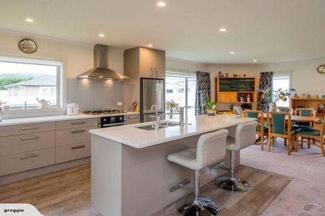 Photo of property in 2 Bridford Way, Paraparaumu, 5032