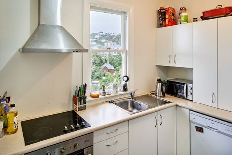 Photo of property in 24 Garden Road, Northland, Wellington, 6012