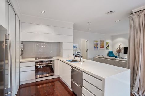 Photo of property in 17 West End Road, Herne Bay, Auckland, 1022