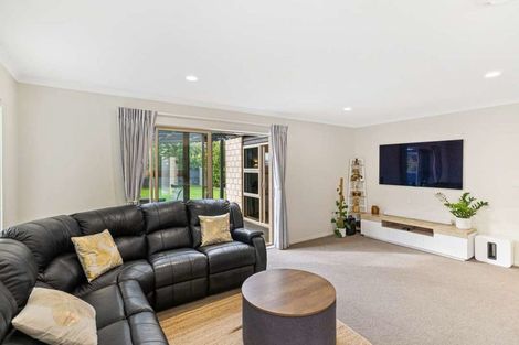 Photo of property in 15 Little Oaks Drive, Yaldhurst, Christchurch, 8042