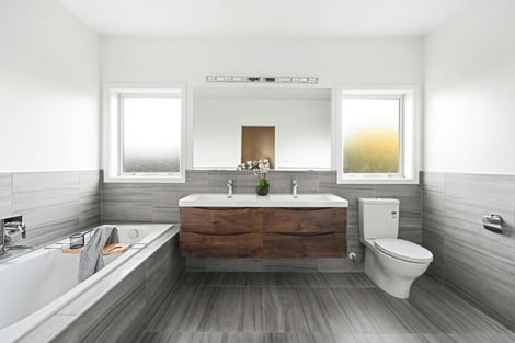 Photo of property in 65 Cumberland Drive, Flagstaff, Hamilton, 3210