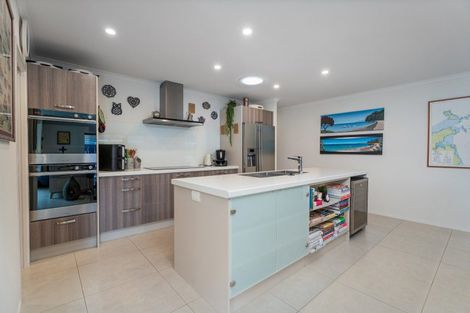 Photo of property in 32 Leeward Drive, Whitianga, 3510