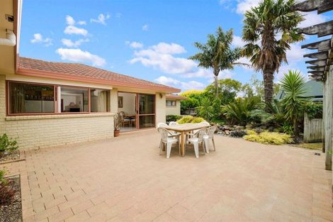Photo of property in 24 Sunny Crescent, Huapai, Kumeu, 0810