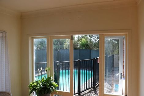 Photo of property in 1/11 Forrest Hill Road, Milford, Auckland, 0620