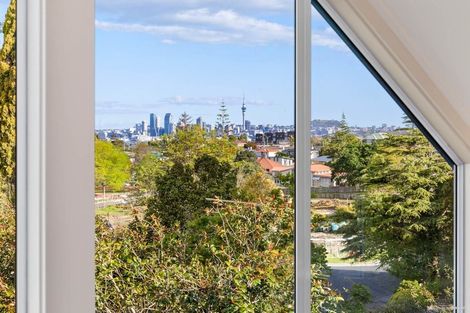 Photo of property in 46 Potter Avenue, Northcote, Auckland, 0627