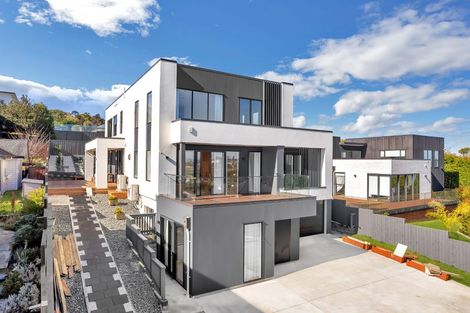 Photo of property in 28 Roxborough Place, East Tamaki Heights, Auckland, 2016