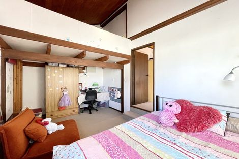 Photo of property in 32 Cron Avenue, Te Atatu South, Auckland, 0610