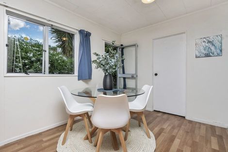 Photo of property in 2/125 Beach Haven Road, Beach Haven, Auckland, 0626