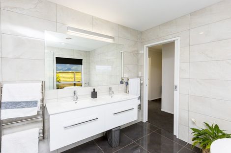 Photo of property in 33a Kenneth Gillies Way, Birchville, Upper Hutt, 5372