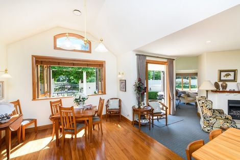 Photo of property in 5 Waicola Drive, Fitzherbert, Palmerston North, 4471