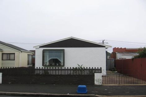 Photo of property in 100 Oxford Street, South Dunedin, Dunedin, 9012