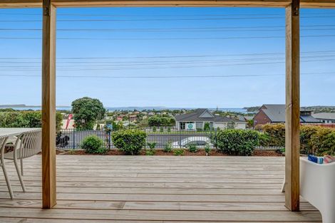Photo of property in 43 Waiora Road, Stanmore Bay, Whangaparaoa, 0932