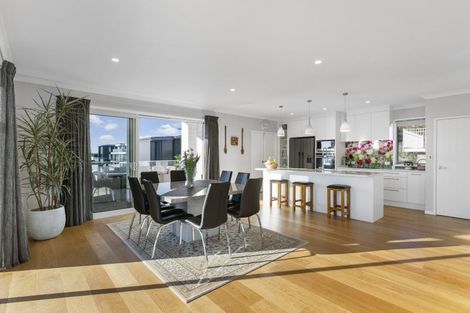 Photo of property in 20 Roxborough Place, East Tamaki Heights, Auckland, 2016