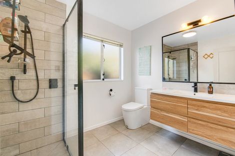 Photo of property in 21a Monyash Road, Manly, Whangaparaoa, 0930