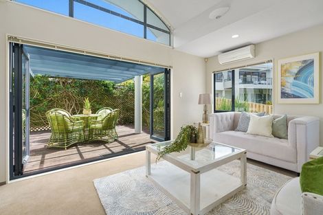 Photo of property in 37a Parr Terrace, Castor Bay, Auckland, 0620