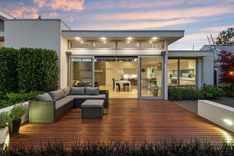 Photo of property in 25 Garreg Road, Fendalton, Christchurch, 8052